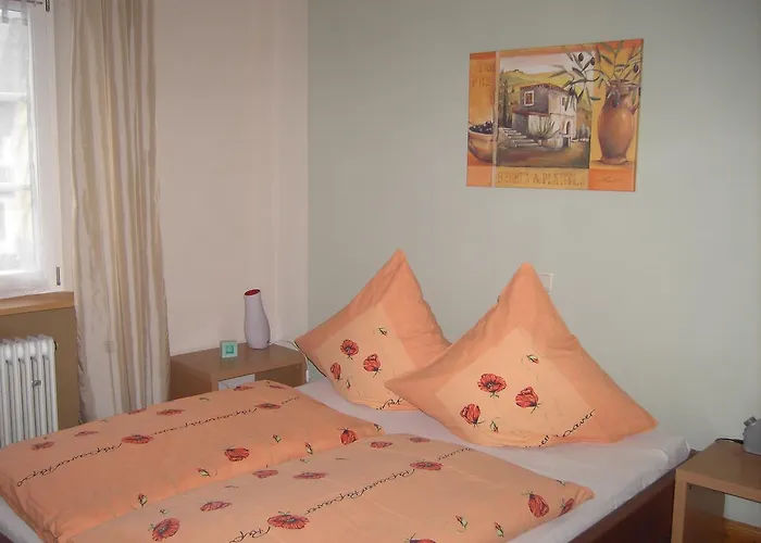 אורחן Gasthaus Strohe 3*