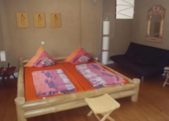 אורחן Gasthaus Strohe 3*