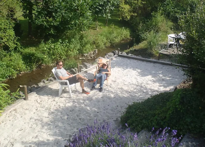 אורחן Gasthaus Strohe 3*