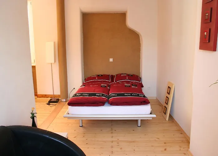 אורחן Gasthaus Strohe 3*